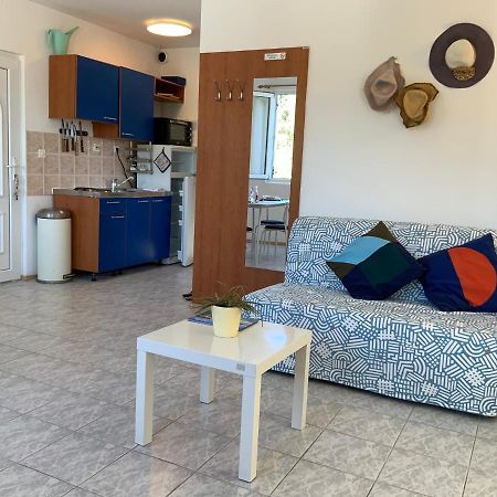Solenta - Sunny & Bright Apartment Near Beach W Self Checkin Nečujam Екстериор снимка